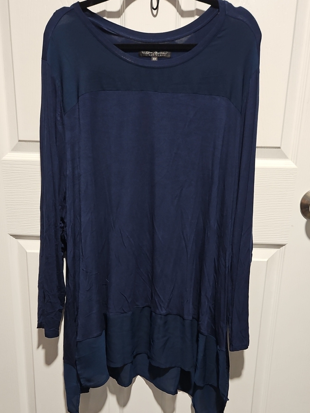 Diane Gilman Navy Long-Sleeve Tunic Top